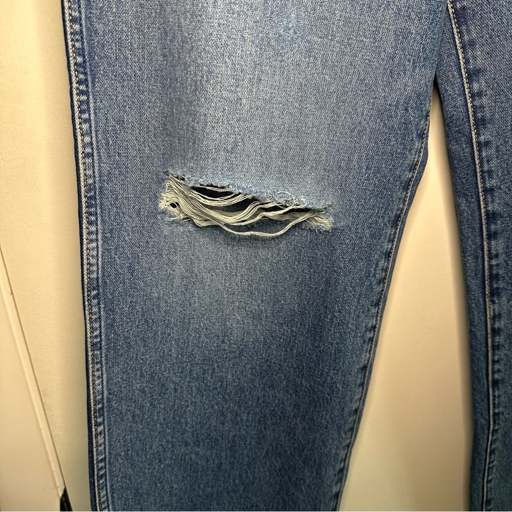 Wrangler Women’s High Rise Relaxed Mom Jeans. Medium Wash. Size 27. - Picture 6 of 12